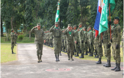 <p><strong>MILITARY HONORS.</strong> Lieutenant General Macairog S. Alberto (right), newly-installed Philippine Army Commanding General, salutes the colors as he troops the line during the traditional arrival honors during his visit to Camp Gen. Mateo Capinpin in Tanay, Rizal on Nov. 20, 2018. He is accompanied by Major General Rhoderick M, Parayno (left), Commander of the 2nd Infantry “Jungle Fighter” Division (2ID). <em>(Photo courtesy of 2ID-DPAO)</em></p>