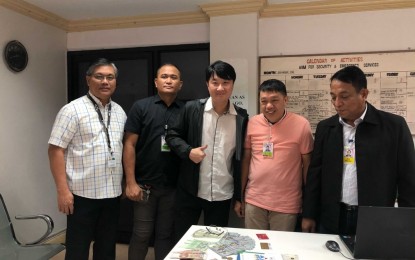 <p><strong>LOST AND FOUND.</strong> The Korean passenger (center) who dropped his cash pouch at the Ninoy Aquino International Airport last Oct. 31 strikes a thumb-up pose with authorities from the Manila International Airport Authority on Monday (Nov. 26, 2018) after his pouch was found and returned to him, with cash intact, by workers in the airport. <em>(Photo courtesy of MIAA)</em></p>