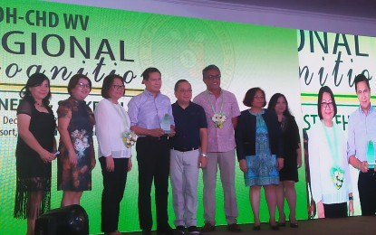 <p>Health Assistant Secretary  Abdullah B. Dumama for Field Implementation and Coordination Team for Visayas and Mindanao cluster (3<sup>rd</sup> from right) awards the plaque of appreciation to the province of Capiz  as awardee under the Voluntary Blood Donation Program during the DOH recognition program held at the Eon Centennial Rsesort, Jaro district, in this city on Friday (December 7, 2018). <em>(Photo by Perla Lena) </em></p>
<p> </p>
<p> </p>
<p> </p>
<p> </p>
<p> </p>
<p> </p>