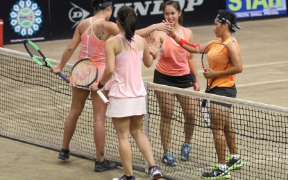 <p><strong>WINNERS</strong>. Fourth seeds Bambi Zoleta (second from right) and Aileen Rogan (right) shake hands with top seeds Clarice (left) and Cristine Patrimonio after the women's doubles final in the 37th Philippine Columbian Association (PCA) Open Tennis Championships at the PCA indoor shell court in Paco, Manila on Saturday (December 8, 2018). Zoleta and Rogan won, 2-6, 6-4, 10-8. <em>(PNA photo by Jess Escaros)</em></p>