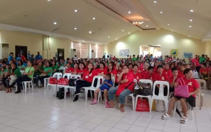 <p>OFW FUN FAIR. The OFWs and their dependents wear the color of Christmas during the Fun Fair sponsored by the provincial government of Pangasinan. <em>(Photo courtesy of Municipal Government of Mangaldan's Facebook page) </em></p>
