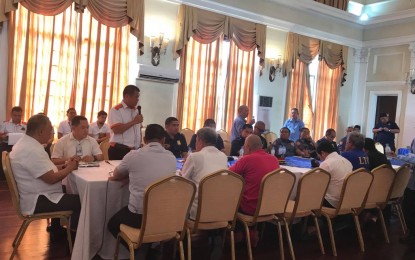<p><strong>CHRISTMAS TRAFFIC</strong>. Department of Public Works and Highways (DPWH-7) Assistant Regional Director Mario Montejo speaks with Metro Cebu traffic managers during a summit Dec. 10, 2018, called for by the provincial government of Cebu to prepare for the Christmas rush. <em>(Photo contributed by Provincial Traffic Management Officer Jonathan Tumulak)</em></p>