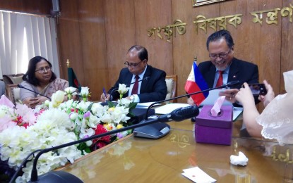 <p>Cultural Affairs Secretary Md Nasir Uddin Ahmed and Philippines Ambassador to Bangladesh Vicente Vivencio Bandillo sign a memorandum of agreement promoting cultural exchange programs that would strengthen the relationship between the countries they represent. <em>(Photo courtesy of Bangladesh Ministry of Cultural Affairs)</em></p>