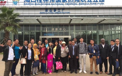 <p><strong>AGRI STUDY.</strong> City Agriculturist Romulo Pangantihon and LEIPO head Ritchel Gavan (1st and 4th from lef) join the two-week Tropical Agriculture Advanced Study and Research Program in Hainan province of China from November 26-December 7, 2018. <em>(Photo by Ritchel Gavan)</em></p>