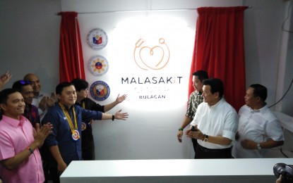 <p><strong>MALASAKIT CENTER.</strong> The 18th Malasakit Center in the country opens at the Bulacan Medical Center on Tuesday, Dec. 11, 2018, in a ceremony led by former Special Assistant to the President Bong Go, Gov. Wilhelmino Sy-Alvarado, Vice Governor Daniel Fernando and Bulacan First District Rep. Jonathan Sy-Alvarado. <em>(Photo by Manny Balbin)</em></p>