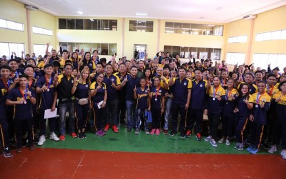 <p>PANGASINENSE ATHLETES pose for a group photo with Governor Amado Espino III during the distribution of cash incentive to medalists. <em>(Photo courtesy of Provincial Government of Pangasinan's official Facebook page) </em></p>