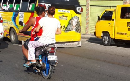 <p style="text-align: left;"><strong>MODE OF TRANSPORTATION.</strong> A motorcycle rider carries a woman and a toddler while traversing Cebu's busy street, Dec. 13,  2018, as Land Transportation Franchising and Regulatory Board (LTFRB-7) says it will start operations against app-based ride-hailing Angkas and "habal-habals" in the mountain baranagays, which Mayor Tomas Osmeña on Thursday defended, saying it has now become a convenient mode of transportation. <em>(Photo by John Rey Saavedra)</em> </p>