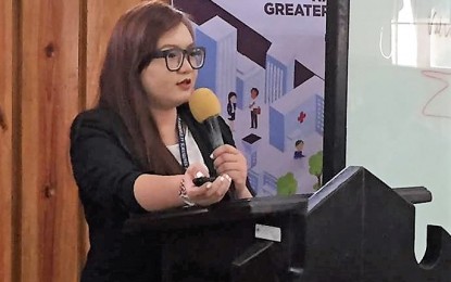 <p><strong>NATIONAL ID.</strong> Lawyer Rose Tecio of the PhilSys Registry Office of the Philippine Statistics Authority explains the process and benefits of the upcoming National ID System during the 2018 Economic and Financial Literacy Forum held in Baguio City on Monday (Dec. 17, 2018). <em>(Photo by Carlito Dar/PIA-CAR)</em></p>