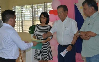 <p>One of the beneficiaries of the Japanese Language and Careworker Study Scholarship Program of Negros Occidental receives a certificate of completion from Governor Alfredo Marañon Jr. (center), in the presence of Second District Board Member Salvador Escalante Jr. (right) and Negros Occidental Scholarship Program Division head Karen Dinsay during the graduation ceremony held at the OISCA Bago Training Center on Monday (December 17, 2018).  <em>(Photo by Richard Malihan/Negros Occidental Capitol PIO)</em></p>
