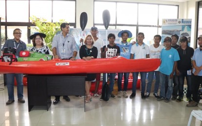 <p>Ormoc Mayor Richard Gomez and Tourism Regional Director Karina Rosa Tiopes (4th from left) lead the turnover of gears to eight organizations in Ormoc City. on Thursday (December 20, 2018). <em>(Photo by Roel Amazona)</em></p>