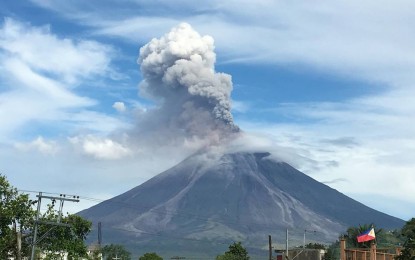 <p><strong>RESTIVE BEAUTY.</strong> Mayon Volcano in Albay province spews ash in January 2018. <em>(File photo by Connie Calipay)</em></p>