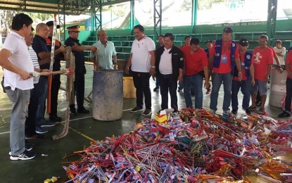 <p><strong>ILLEGAL FIRECRACKERS.</strong> Dasmariñas City Mayor Pidi Barzaga (center) leads the destruction of illegal firecrackers during a ceremony on Thursday, Jan. 3, 2019 at Barangay Fatima 1 covered court in this city. With Barzaga are Vice Mayor Rex Mangubat, Dasmarinas Police Chief Nerwin Ricohermoso, Fire Chief Ariel Zalun and city councilors. <em>(Photo courtesy of Dasmariñas PNP)</em></p>