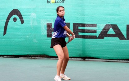 <p><strong>QUARTERFINALIST</strong>. Nina Sandejas prepares to hit the ball during the second round of the girls' 16-under category in the 30th Andrada Cup at the Rizal Memorial Tennis Center on Thursday (January 3, 2019). Sandejas won over Margaud Rosales, 6-0, 6-1. <em>(PNA photo by Jess Escaros)</em></p>