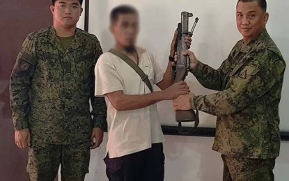 <p><strong>RETURNEE.</strong> Abu Sayyaf member Abdulbaki Boyohan hands over an M-79 grenade launcher to Col. Rodrigo Gregorio, Army's 501st Infantry Brigade deputy commander, as he surrenders on Tuesday, Jan. 8, 2019, in Camp Bud Datu, Barangay Tagbak, Indanan, Sulu. Standing at left is Lt. Col. Ronaldo Mateo, Army's 32nd Infantry Battallion commander. <em>(Photo courtesy of Westmincom PIO)</em></p>