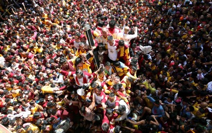 <p><strong>NO 'TRASLACION 2021'.</strong> Millions of Black Nazarene devotees join the annual 'traslacion' or grand procession of the image every January 9. Manila Mayor Francisco 'Isko Moreno' Domagoso announced on Friday (Oct. 23, 2020) that the grand procession in January 2021 has been canceled due to the Covid-19 pandemic. <em>(File photo)</em></p>