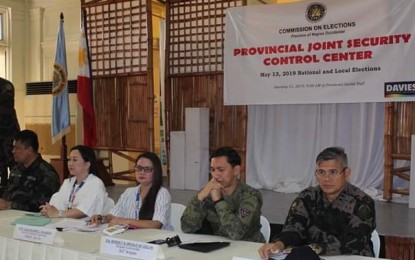 <p><strong>COMMAND CONFERENCE.</strong> Provincial Elections Supervisor Milagros Salud Villanueva (center) leads the initial command conference of the Provincial Joint Security Control Center in Negros Occidental with (from left) Senior Supt. Francisco Ebreo, acting director of Bacolod City Police Office; Bacolod City Election Officer Mavil Majarucon-Sia; Col. Benedict Arevalo, commander of Philippine Army’s 303<sup>rd</sup> Infantry Brigade; and Senior Supt. Romeo Baleros, officer-in-charge of Negros Occidental Police Provincial Office, at the Social Hall of the Provincial Capitol in Bacolod City on Friday (Jan. 11, 2019). <em>(Photo courtesy of Bacolod City Police Office) </em></p>
<p> </p>