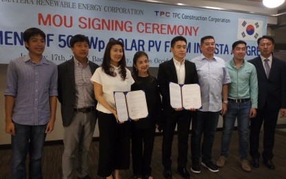 <p>Mary Grace Helene Buhain (3<sup>rd</sup> from left), president and chief executive officer of Amatera Renewable Energy Corporation, and Charles Ji (4<sup>th</sup> from right), president of TPC Construction Corp., with landowner Ma. Teresa Lacson (4<sup>th</sup> from left), Amatera chief operations officer and Vista Alegre village chief Jose Maria Leandro Roberto de Leon (3<sup>rd</sup> from right), and other officials of both companies after the signing of the memorandum of understanding at L’ Fisher Hotel in Bacolod City on Thursday night (Jan. 17, 2019). <em>(Photo by Nanette L. Guadalquiver ) </em></p>
<p> </p>
