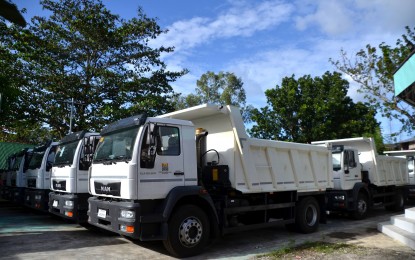 <p>Some of the new dump trucks turned over by the Department of Agrarian Reform to farmers' groups in Eastern Visayas. <em>(Photo by Roel Amazona) </em></p>