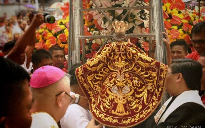 <p><strong>SANTO NIÑO</strong>. Cebu Archbishop Jose Palma (in amaranth red skull cap) is assisted by Agustinian Friar, Fr. Pacifico Nohara Jr., Basilica Minore del Santo Niño's prior-rector, in mounting the centuries-old image of Señor Santo Niño de Cebu whose fiesta is celebrated on Sunday, Jan. 20, 2019. <em>(Photo courtesy of Basilica Minore del Santo Niño Facebook page/Pitik DM Daan)</em></p>