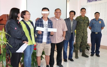 <p><strong>AID TO FORMER REBELS. </strong>Army officials and government leaders award land titles and financial assistance to one of 19 former rebels in Cagayan and Ifugao provinces under the Enhanced Comprehensive Local Integration Program. <em>(Photo courtesy of Army's 5th Infantry Division, Gamu, Isabela) </em>  </p>