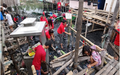 Thousands of Caviteños join Manila Bay clean-up drive