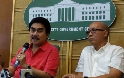 <p>Bacolod City Mayor Evelio Leonardia (left) and Vice Mayor El Cid Familiaran discuss the latest developments in the city’s proposed programs and projects in a press briefing at the Government Center on Tuesday afternoon (Jan. 29, 2019).<em> (Photo by Nanette L. Guadalquiver)</em></p>