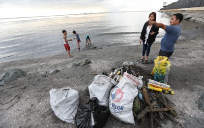 9K tons of waste end up in Manila Bay: DENR