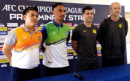 <p>Head coaches Myo Min Tun of Yangon United (left) and Risto Vidakovic of Ceres-Negros (right) with their respective players Yan Aung Kyaw (2<sup>nd</sup> from left) and Bienvenido Marañon during the pre-match press conference on Monday afternoon ahead of the AFC Champions League 2019 qualifiers on Tuesday night at the Panaad Stadium in Bacolod City. <em>(Photo by Nanette L. Guadalquiver)</em></p>