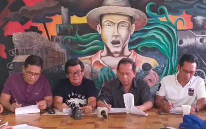 <p><strong>OPPOSITION</strong>. Wennie Sancho (2<sup>nd</sup> from left), secretary general of General Alliance of Workers Associations, and Hernane Braza, (2<sup>nd</sup> from right), national president of Philippine Agricultural, Commercial and Industrial Workers Union-Trade Union of Congress of the Philippines, lead the signing of the “The <em>Karga-Tapas</em> Manifesto” opposing the proposal to liberalize the importation of sugar in Bacolod City on Monday, Feb. 4, 2019. <em>(Photo by Erwin P. Nicavera)</em></p>