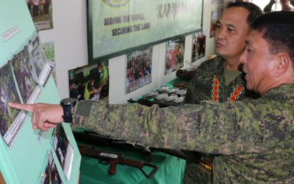 <p><!--StartFragment --></p>
<p>Brig. General Franco Nemesio Gacal, the concurrent commander of the Army's 402nd Infantry Brigade and the newly-installed commander of the 4th Infantry Division, briefs Maj General Felimon Santos on the operational environment of 4ID on Wednesday (Feb. 6). <em><strong>(Photo courtesy of Eastmincom PIO)</strong></em></p>
<p><!--EndFragment --></p>