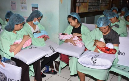 <p><strong>TEENAGE PREGNANCY.</strong> Young mothers are shown breastfeeding their babies in a health facility. In Eastern Visayas, the Commission on Population said 7 percent of teenage girls are already mothers. <em>(PNA file photo)</em></p>