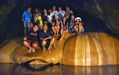 <p><strong>SAGADA RULES</strong>. Tourists pose on stalagmite rock formation inside the Sumaguing cave, one of the famous natural attractions of Sagada in Mountain Province. <em>(File photo by Redjie Melvic Cawis/ PIA-CAR)</em></p>