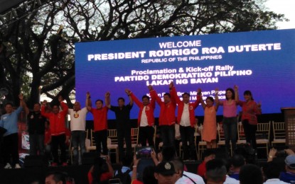 <p><strong>PROCLAMATION.</strong> President Rodrigo Duterte (sixth from left) raises the hands of the senatorial candidates under the ruling Partido Demokratiko Pilipino-Lakas ng Bayan (PDP-Laban) during the party's kick-off proclamation rally held at the City Sports Center in Barangay Minuyan Proper, City of San Jose Del Monte, Bulacan on Thursday, Feb. 14, 2019. <em>(Photo by Manny Balbin)</em></p>