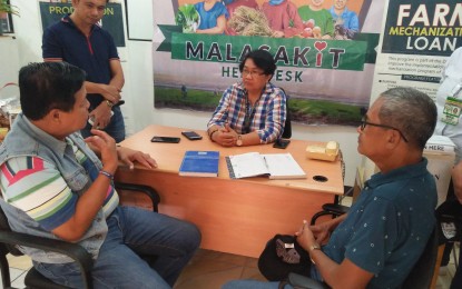<p><strong>HELP DESK. </strong>Engr. Remelyn Recoter, Regional Executive Director of DA-RFU 6, personally attends to the concerns of farmer-clients who came just in time for the opening of the Malasakit Help Desk at the DA -WESVIARC in Hamungaya, Jaro on Friday (Feb. 15, 2019)</p>