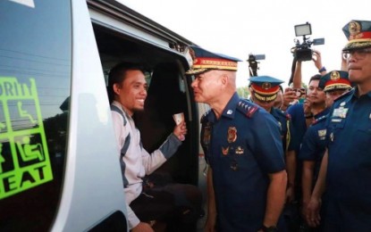 <p><strong>ROAD CHECK</strong>. Philippine National Police Director General Oscar Albayalde inspects a passenger van in one of General Santos City's checkpoints on Tuesday (Feb. 19),  surprising the vehicle’s conductor. <em><strong>(Photo by PRO-12)</strong></em></p>