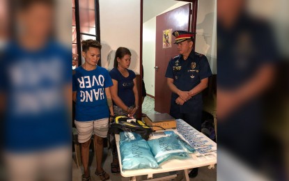 <div><strong>COLLARED.</strong> Bulacan Police Director Senior Supt. Chito G. Bersaluna questions  two arrested drug dealers after the buy-bust operation conducted by the Baliwag police on Thursday, February 21, 2019. <em>(Photo courtesy of Baliwag Municipal Police Station)</em></div>
<div class="yj6qo"> </div>
<div class="adL"> </div>
