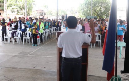 <p><strong>RETURN TO GOV'T FOLD.</strong> A total of 114 former supporters and militias of the Communist Party of the Philippines-New People’s Army in San Carlos City, Negros Occidental vowed loyalty to the government in a ceremony held at the Barangay 2 covered court on Monday (Feb.25, 2019). <em>(Photo courtesy of 79th Infantry Battalion, Philippine Army)</em></p>
<p><em> </em></p>