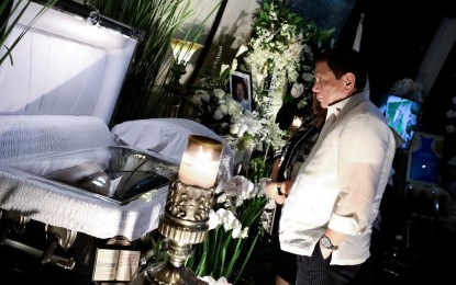<p>President Rodrigo Roa Duterte pays his last respects to the late Bangko Sentral ng Pilipinas Governor Nestor Espenilla Jr. at the Heritage Park in Taguig City on February 26, 2019. <em>(Richard Madelo/Presidential Photo)</em></p>
