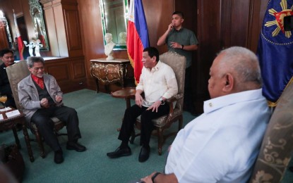 <p>President Rodrigo Roa Duterte discusses matters with Moro National Liberation Front Founding Chairman Nur Misuari during their meeting at the Malacañan Palace on February 25, 2019. <em>(Presidential Photo)</em></p>