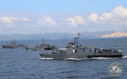 <p><strong>TASK GROUP 'STINGRAY.'</strong> A photo taken from guide ship BRP Ivatan shows Naval vessels BRP Salvador Abcede, BRP Alfredo Peckson, and BRP Abraham Campo sailing in formation en route to Tagbilaran City Pier in Bohol. <em>(Photo courtesy of Naval Forces Central/Public Affairs Office)</em></p>