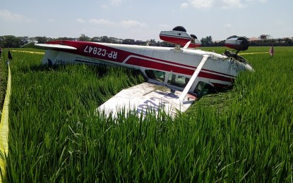 <p><strong>CRASH.</strong> The Cessna plane that crashed on a ricefield in Barangay Homestead II, Talavera, Nueva Ecija on Monday, March 4, 2019.<strong> </strong><em>(Photo by Marilyn Galang)</em></p>
