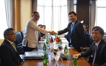 <p>Foreign Affairs Secretary Teodoro Locsin Jr. and Vietnamese Deputy Prime Minister and Foreign Minister Pham Binh Minh conclude with a handshake the 9th Meeting of the Philippines-Viet Nam Joint Commission for Bilateral Cooperation (JCBC) in Manila. <em>(Photo courtesy of DFA/ Clark Galang)</em></p>