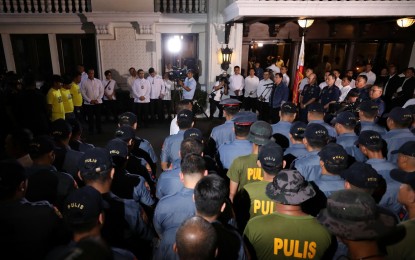 <p>President Rodrigo R. Duterte vents out his anger as rogue police officers were presented to him at Malacañan Palace on August 7, 2018. <em>(PPD file photo)</em></p>