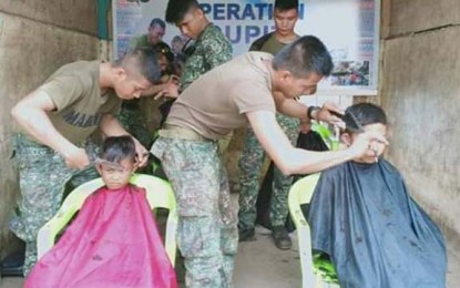 <p>Children get free haircut from the troops of the Marine Battalion Landing Team-3 (MBLT-3) during the all-in-one outreach mission on Friday in Barangay  Kanlagay, Kalingalan Caluang, Sulu. <em>(Photo courtesy of MBLT-3)</em></p>