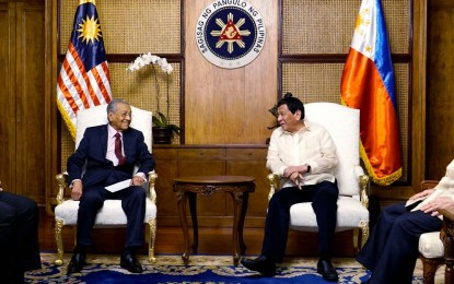 <p>President Rodrigo Roa Duterte shares a light moment with Malaysian Prime Minister Mahathir Mohamad in a meeting at the Malacañan Palace on March 7, 2019. <em>(King Rodriguez/Presidential Photo)</em></p>
