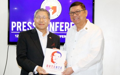 <p>Philippine Sports Commission (PSC) Chairman William I. Ramirez gives South Korean Ambassador to the Philippines Han Dong Man a copy of his book about President Rodrigo Duterte as a token of appreciation during a press conference on Tuesday (March 12, 2019), where the PSC will partner with the Embassy of Korea in staging the "Tortoise Marathon" and other related cultural events in June. This is in connection with the 70th anniversary celebration of the Philippine-Korea diplomatic relations.  <em>(PNA photo by Jess M. Escaros Jr.)</em></p>