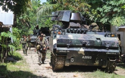 <p><strong>ALL-OUT.</strong> Military ground troops aided by Semba tanks inch their way forward to pinpointed lairs of the extremist Bangsamoro Islamic Freedom Fighters in Maguindanao. <strong>(6ID file photo)</strong></p>