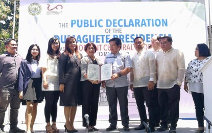 <p><strong>IMPORTANT CULTURAL PROPERTY.</strong> Rachel Flores of the National Museum hands over the Public Declaration of The Dumaguete Presidencia as an Important Cultural Property to Mayor Felipe Antonio Remollo, joined by the city's councilors, March 13, 2019. <em>(Photo by Judy Flores Partlow)</em></p>