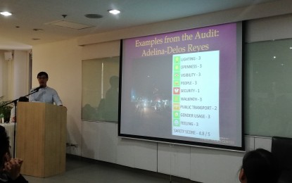 <p>Transport planner Robert Anthony Siy III presents the result of a safety audit conducted under the Safe Urban Mobility Project showing that streets at the University Belt in Manila are relatively safe for students. <em>(PNA photo by Aerol John B. Pateña)<strong> </strong></em></p>