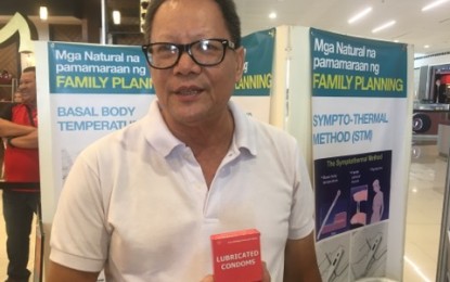 <p><strong>UPWARD TREND IN HIV CASES, TEEN PREGNANCY.</strong> Antonio Ludovice, acting Albay provincial health officer, explains the side of the Provincial Health Office on the planned distribution of condoms to high school students to curb the increase in cases of HIV-AIDS and teenage pregnancy in the province.<em> (Photo by Connie Calipay)</em></p>